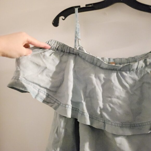 Free People Light Sky Blue Chambray Cold Shoulder Crop Ruffle Top Size Small - Picture 6 of 14